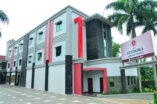 Feodora Airport Hotel Palembang Bagian luar foto