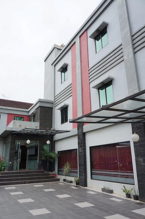 Feodora Airport Hotel Palembang Bagian luar foto
