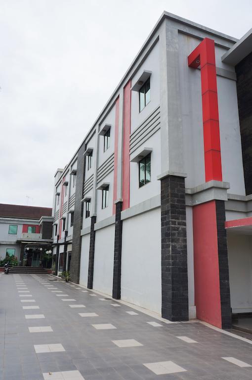 Feodora Airport Hotel Palembang Bagian luar foto