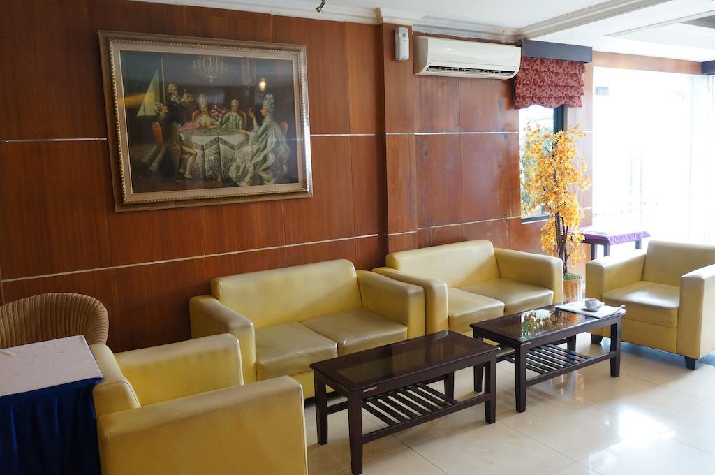 Feodora Airport Hotel Palembang Bagian luar foto