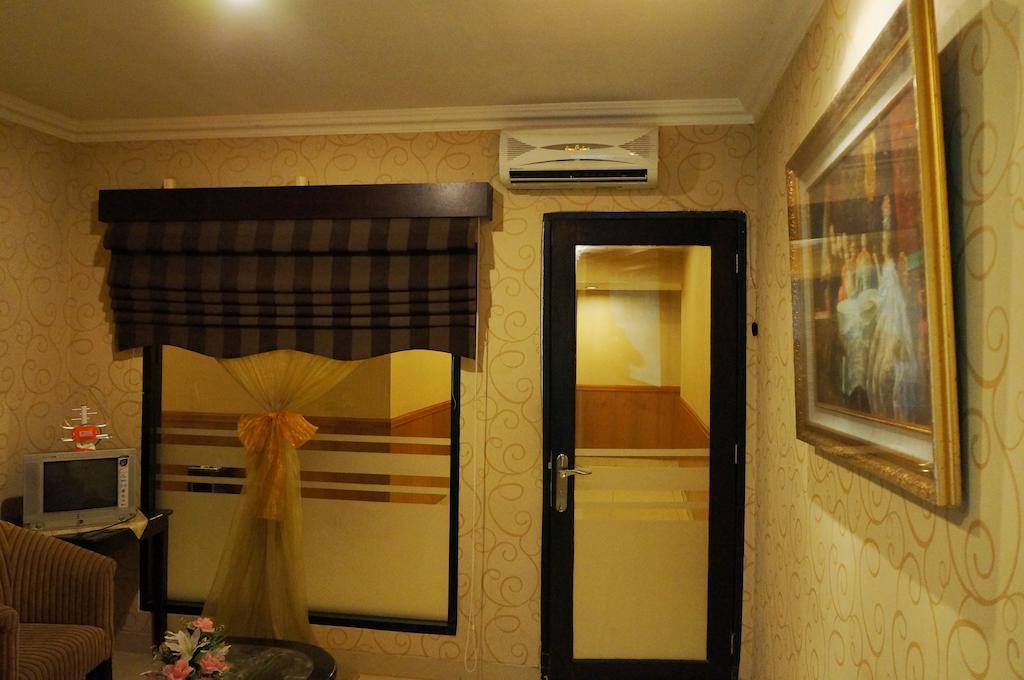 Feodora Airport Hotel Palembang Bagian luar foto