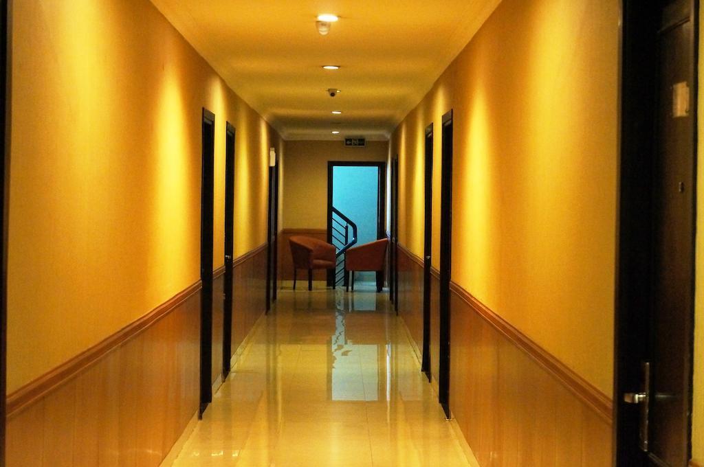 Feodora Airport Hotel Palembang Bagian luar foto