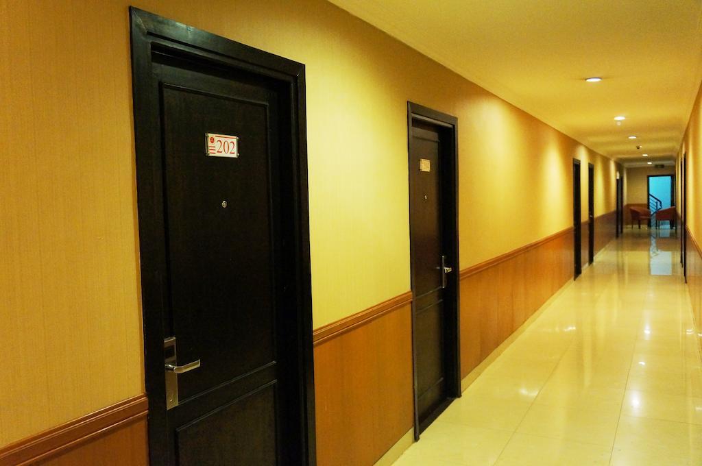 Feodora Airport Hotel Palembang Bagian luar foto