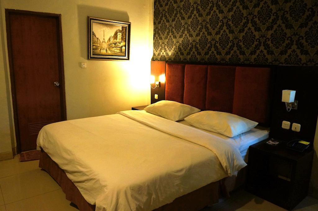 Feodora Airport Hotel Palembang Bagian luar foto