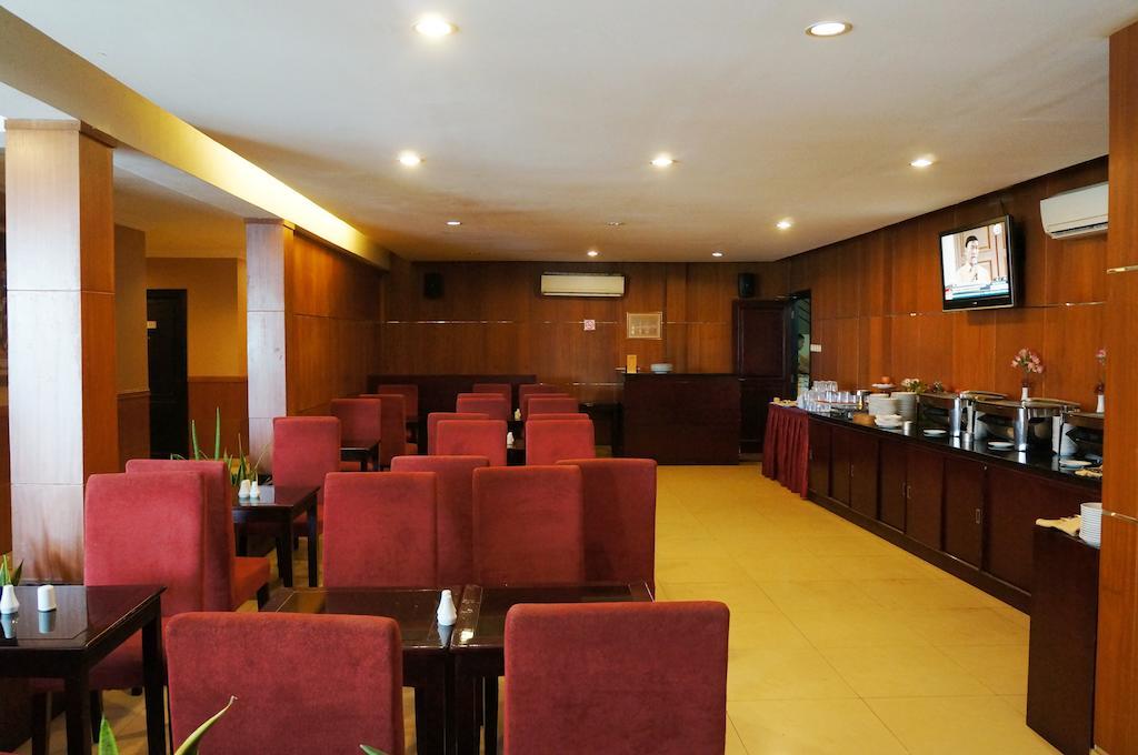 Feodora Airport Hotel Palembang Bagian luar foto