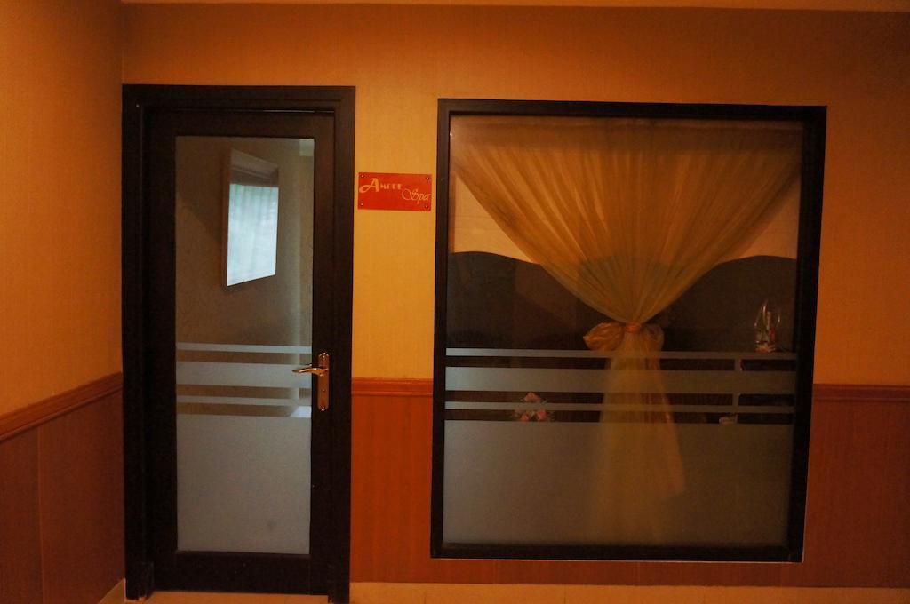 Feodora Airport Hotel Palembang Bagian luar foto