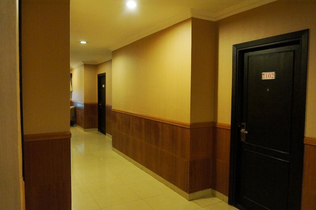 Feodora Airport Hotel Palembang Bagian luar foto