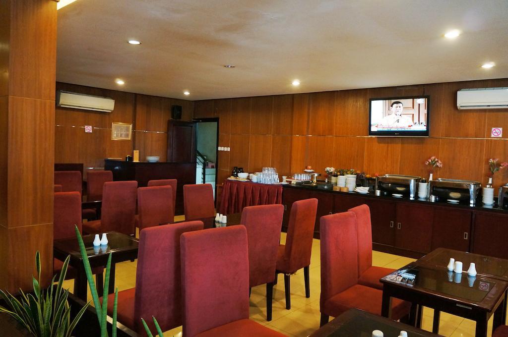 Feodora Airport Hotel Palembang Bagian luar foto